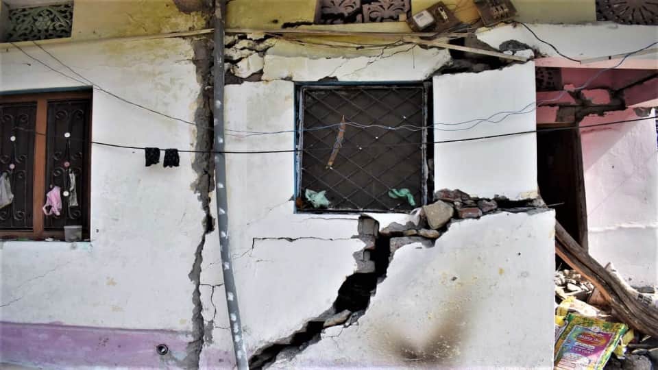 Chamoli DM Shocked after see Landslide in Karnaprayag Big Cracks in Houses Photos