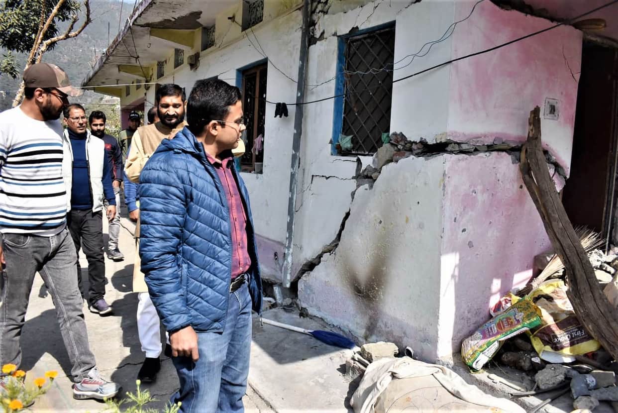 Chamoli DM Shocked after see Landslide in Karnaprayag Big Cracks in Houses Photos