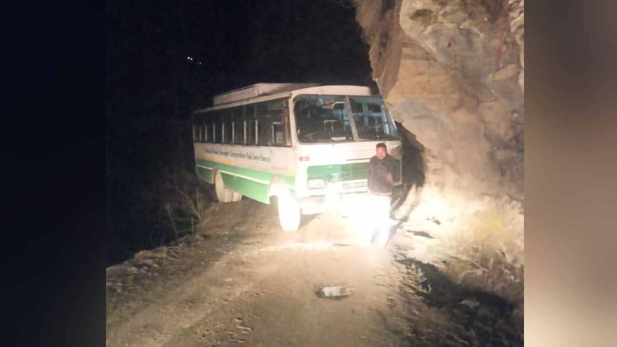 HRTC bus collided with hill after skidding on snow, five passengers injured