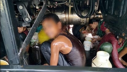 Bihar Road Accident News: People started looting mustard oil along NH 28