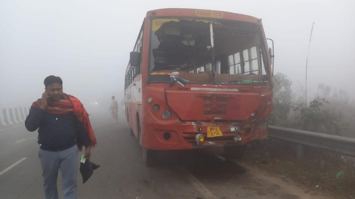 Accidents on Eastern Peripheral Expressway during fog in Baghpat, 15 injured including girl students