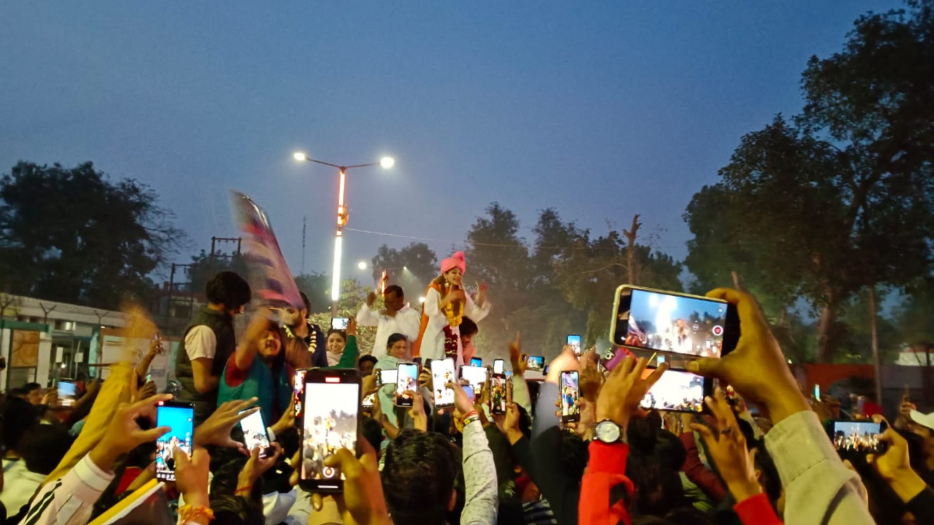 Archana Gautam reached Meerut and got a grand welcome by supporters and see photos