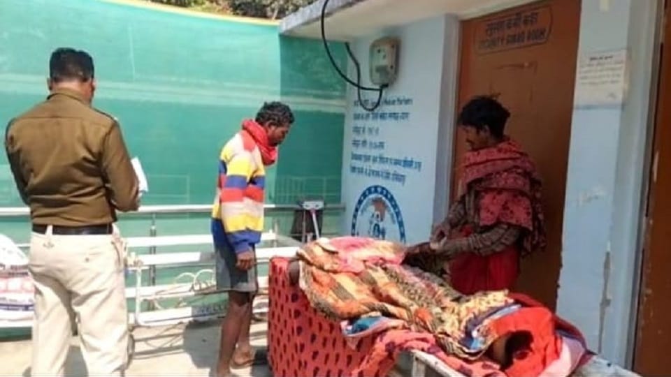 Son beat parents with stick in Ambikapur father died