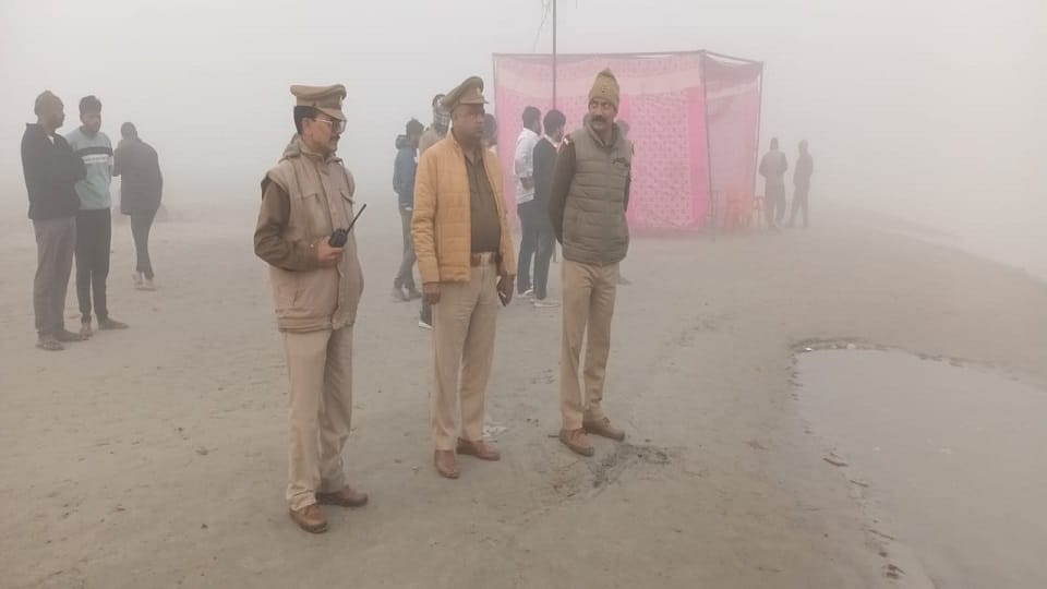 Search operation continues in search of three MBBS students in Ganga