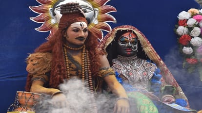 Mahashivratri Shiv be a groom Barati danced as ghosts, devotees flocked to see
