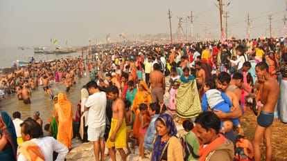 Triveni Sangam became Shiva-filled with the holy dip of Mahashivratri, 80 lakh devotees took bath