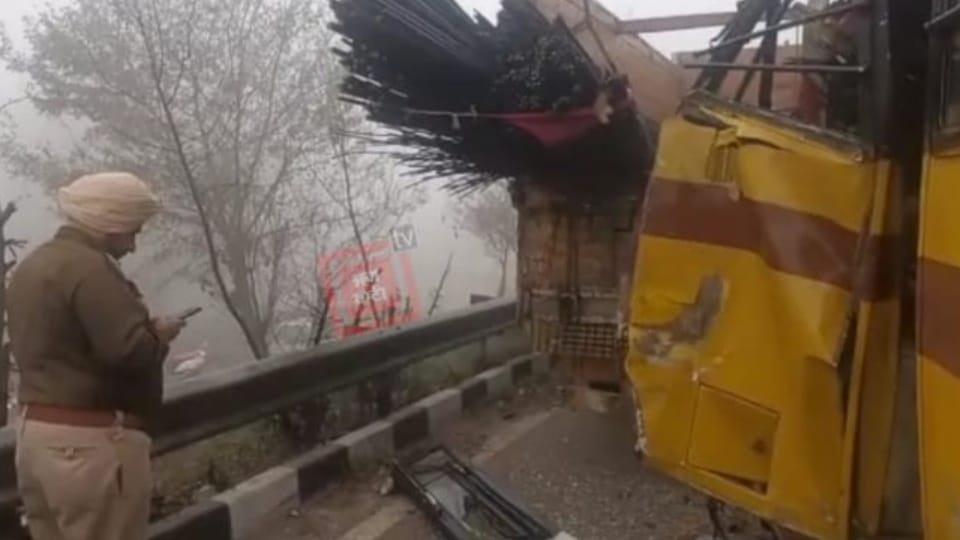 Bus Collided with Truck in Khanna of Punjab, two Died