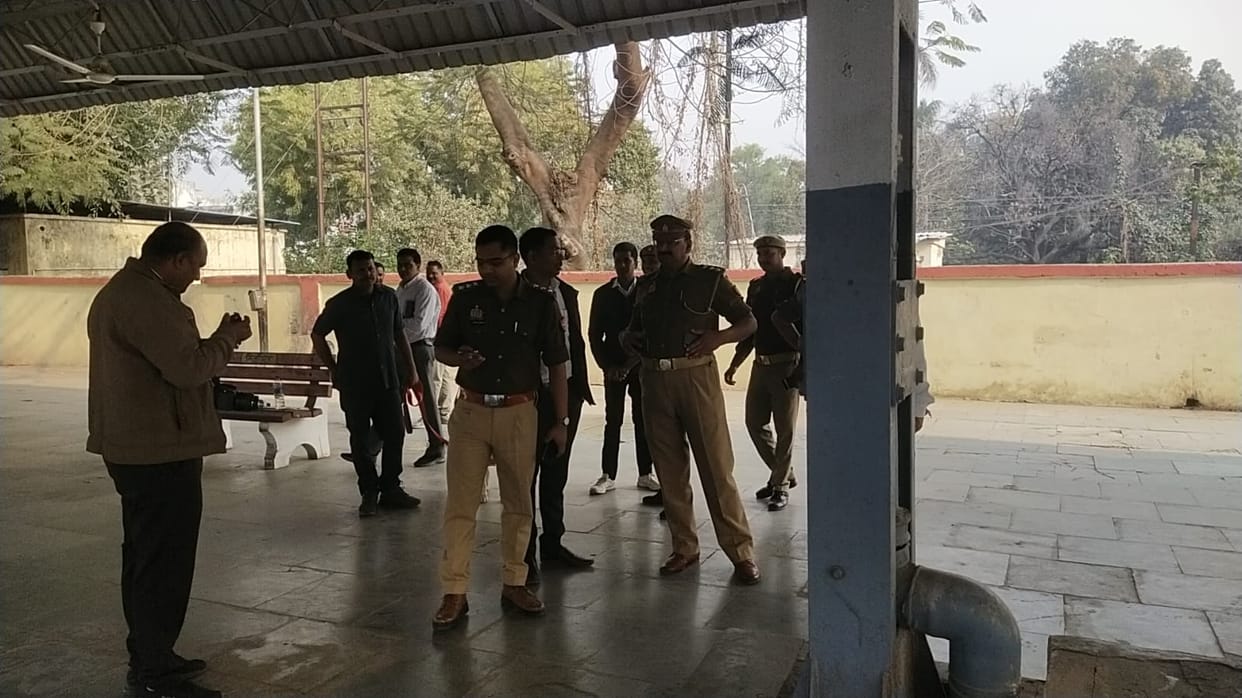 Unclaimed trolley bag found at railway station, stir, CO City reached the spot with dog squad