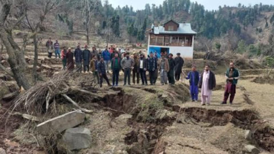 Jammu Kashmir: Five houses damaged in Ramban landslide, people Daksar Dal village shifted
