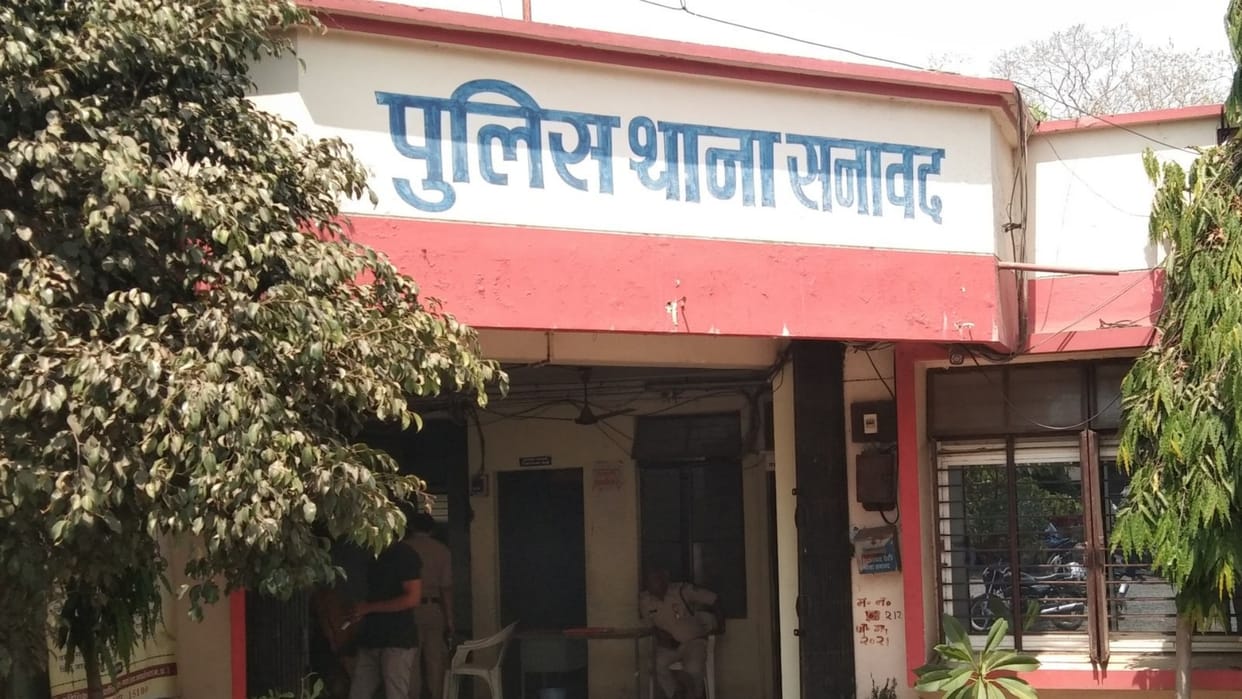 Stone pelting between Dalits and bullies on Mahashivaratri in Khargone case registered on both sides