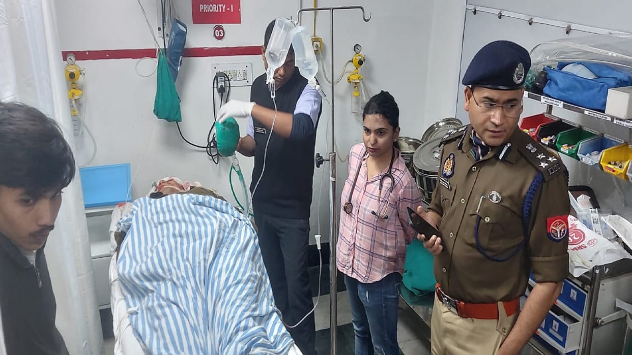 Constable shot himself He was talking on mobile in Bareilly