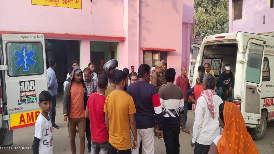 High speed car collided with wall in Deoria