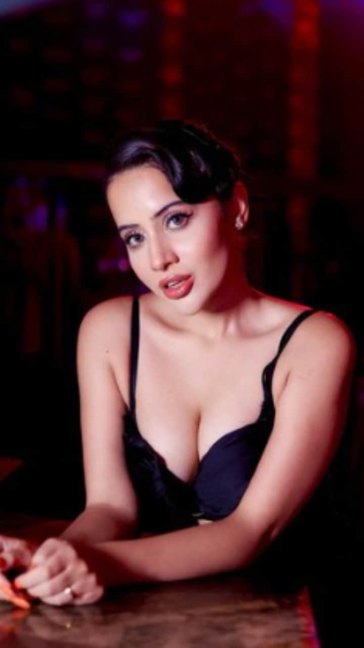 Uorfi Javed aka Urfi reveals her Childhood experience and share how Fashion and Makeup becomes her pain killer