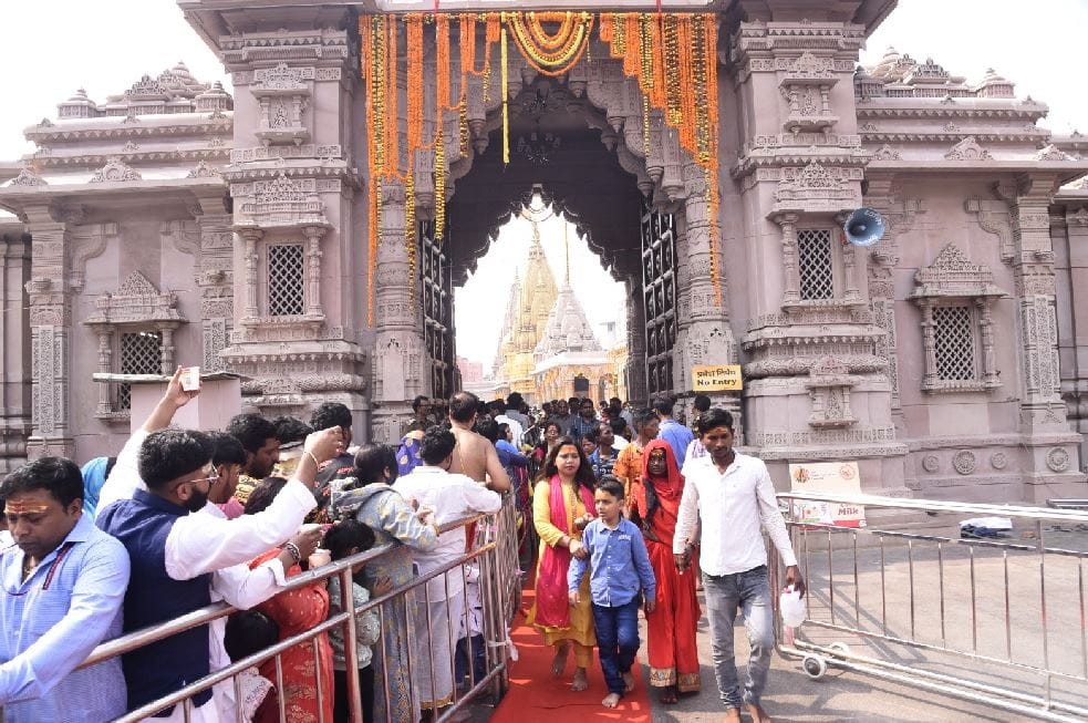 Mahashivratri 2023 Baba kashi Vishwanath rested after 45 hours more than three lakh devotees attended