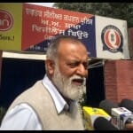 लुधियाना में विजिलेंस के सामने पेश हुए नगर सुधार ट्रस्ट के पूर्व चेयरमैन।