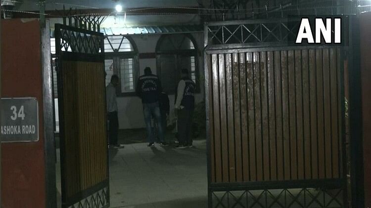 Delhi : दिल्ली में ओवैसी के घर पर हमला, AIMIM प्रमुख ने दर्ज कराई शिकायत तो आला अधिकारी मौके पर