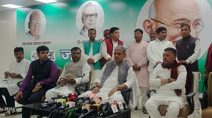 Bihar : उपेंद्र कुशवाहा को जदयू अध्यक्ष ललन सिंह पार्टी से हटाने वाले थे, खुद छोड़ा तो बोले- जहां जाएं, टिकें जदयू दफ्तर में पार्टी के राष्ट्रीय अध्यक्ष का संवाददाता सम्मेलन।