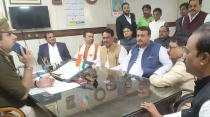 पीएम मोदी पर अमर्यादित टिप्पणी: कांग्रेस प्रवक्ता के खिलाफ थाने में शिकायत, एफआईआर दर्ज करने की मांग शिकायत करने पहुंचे भाजपा नेता।