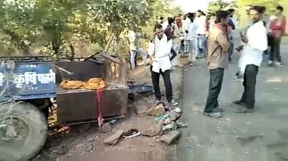 MP News: श्योपुर में श्रद्धालुओं से भरी ट्रैक्टर-ट्रॉली पलटी, चार लोगों की मौत, 15 लोग घायल श्योपुर में हुआ ट्रैक्टर-ट्रॉली हादसा