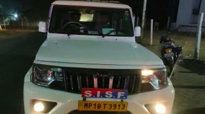 एसआईएसएफ जवानों पर हमला हुआ है।