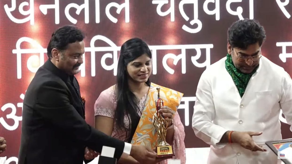 Ashutosh Rana honored those who work out of the box with the Dakhal Pride Award in Bhopal