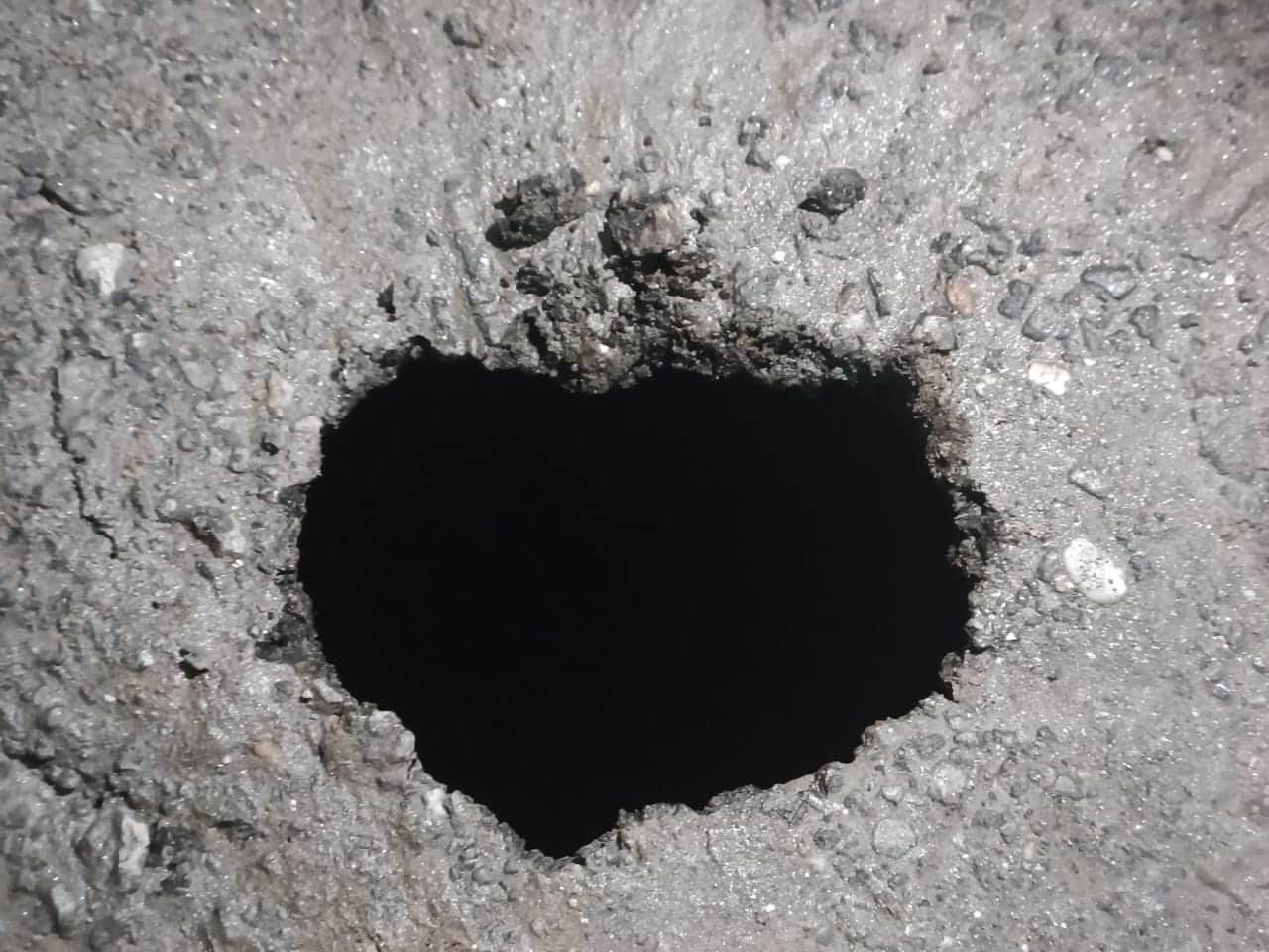 Joshimath: pothole again on Badrinath Highway big vehicles stopped on Narsingh temple road due to sinking