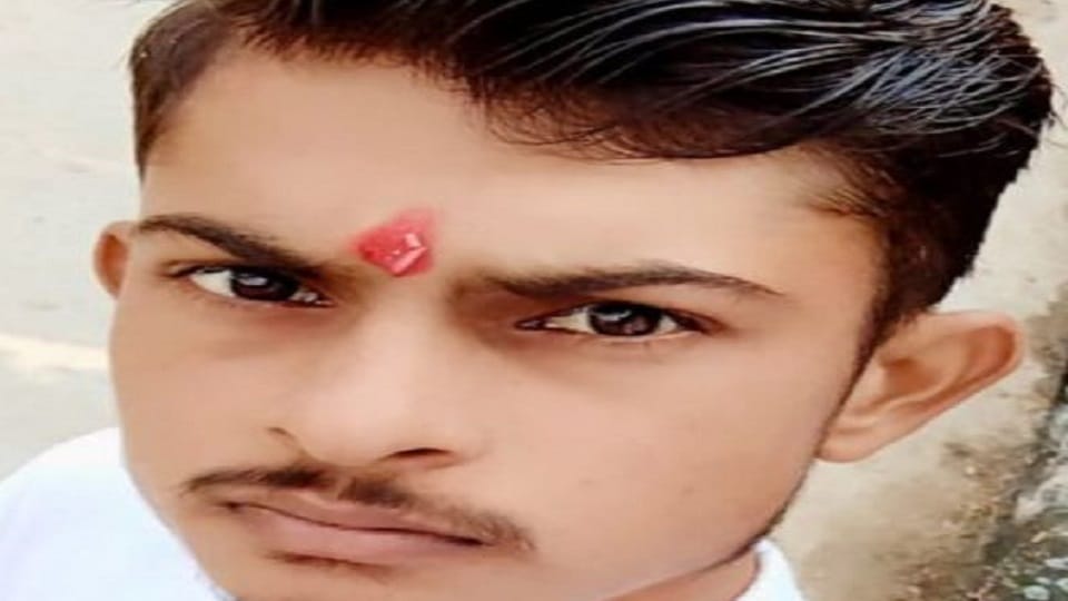 Murder or suicide entered the house and told the woman- I love u in Budaun