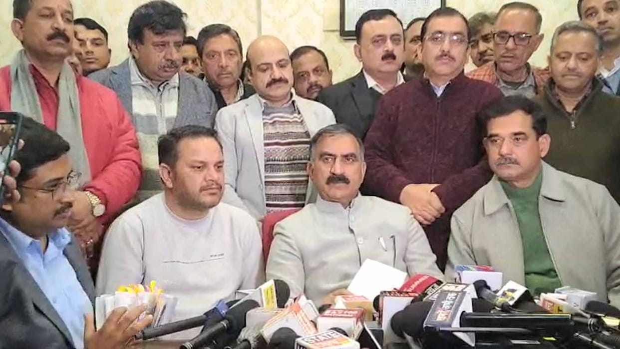 Cement dispute: CM sukhu meeting with truck owners of Darlaghat and Barmana