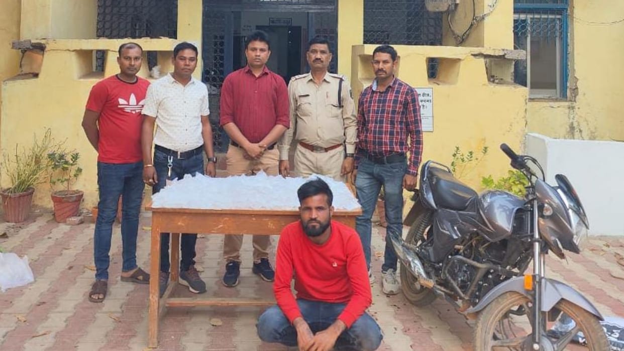 one arrested with illegal liquor in chhattisgarh balodabazar