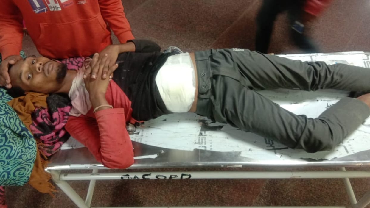 neighbor attacked young man and his sister with knife in jagdalpur