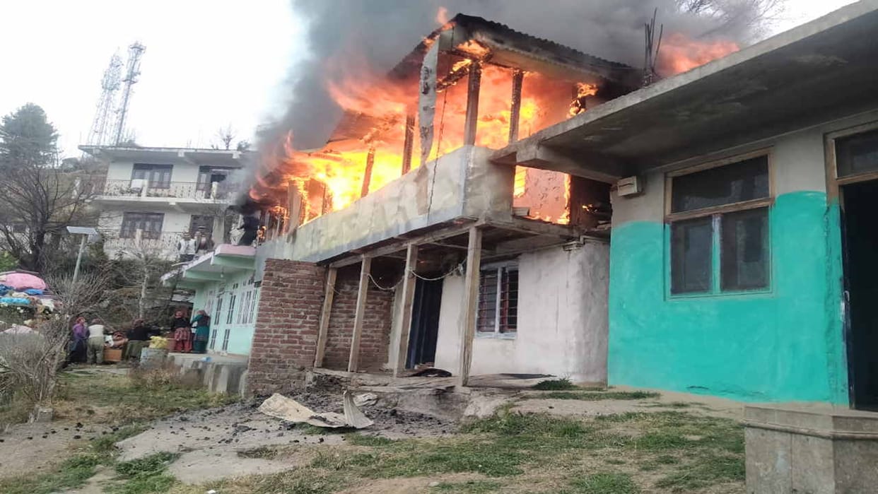 Fire broke out in a two storey house, loss of Rs 10 lakh