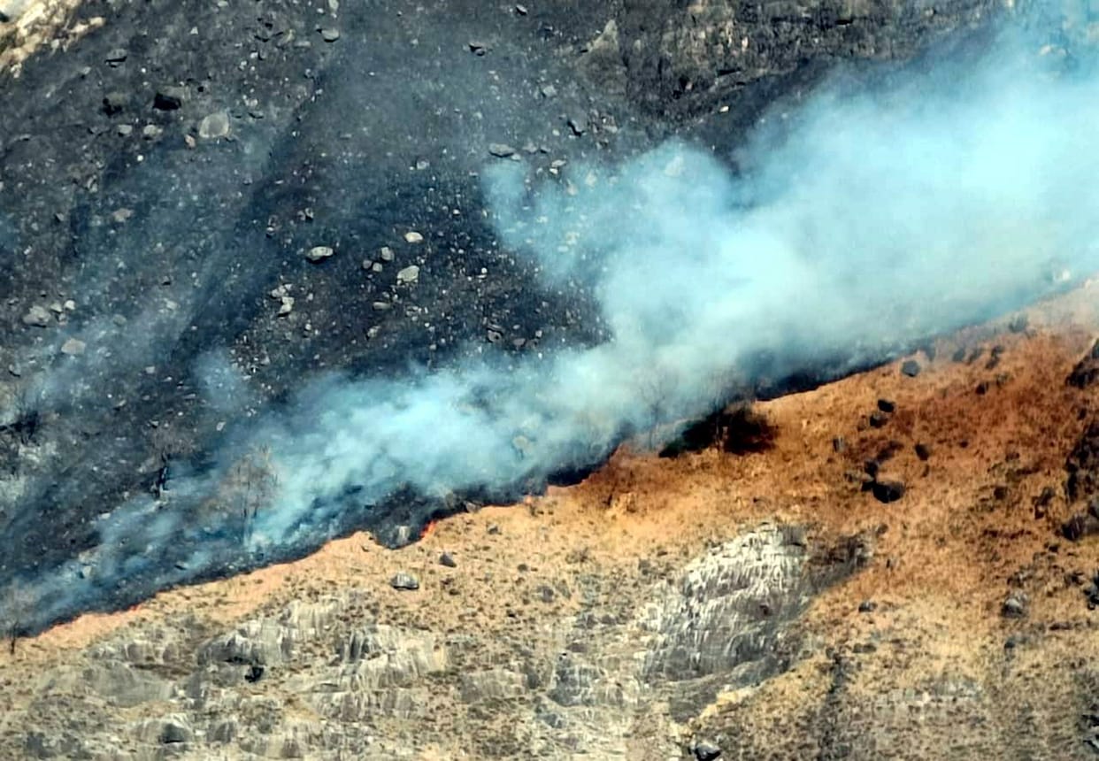 forest fire Uncontrollable fire on elephant mountain of Joshimath forest burning in Bageshwar for two days