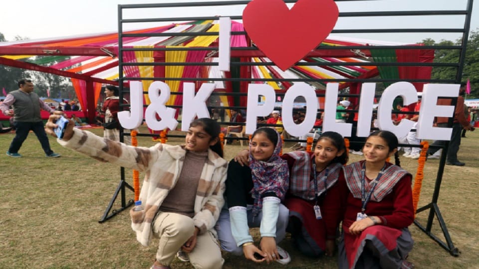 JK Police Public Fair: People made huge purchases from stalls set up exhibition