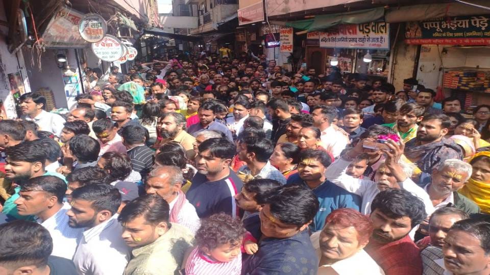 Devotees throng Thakur Banke Bihari temple on Somvati Amavasya in Mathura