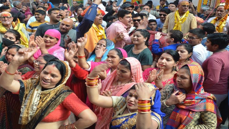 Devotees throng Thakur Banke Bihari temple on Somvati Amavasya in Mathura