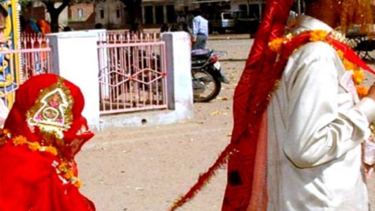 Sambhal man marrying minor ran away seeing police in mandap know full story