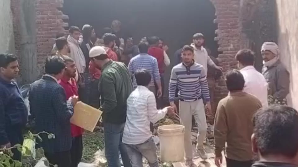 Roorkee Illegal Fireworks factory Run in Population in the guise of selling Gulal