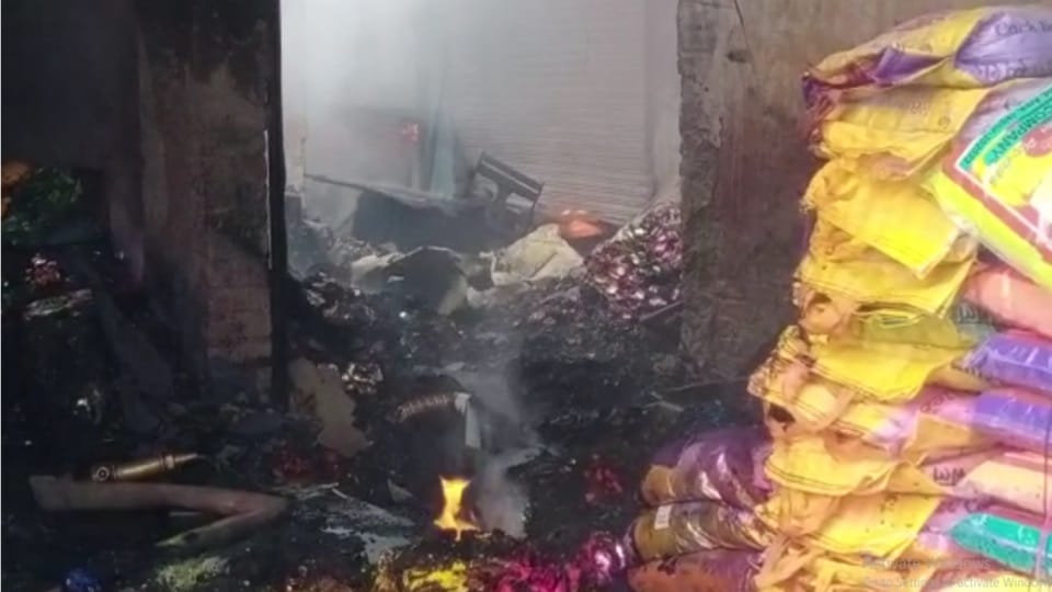 Roorkee Illegal Fireworks factory Run in Population in the guise of selling Gulal