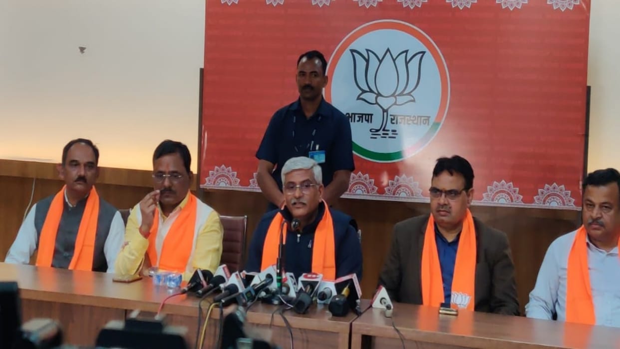 Politics Union Minister Shekhawat said CM Gehlot wants to assassinate my political character