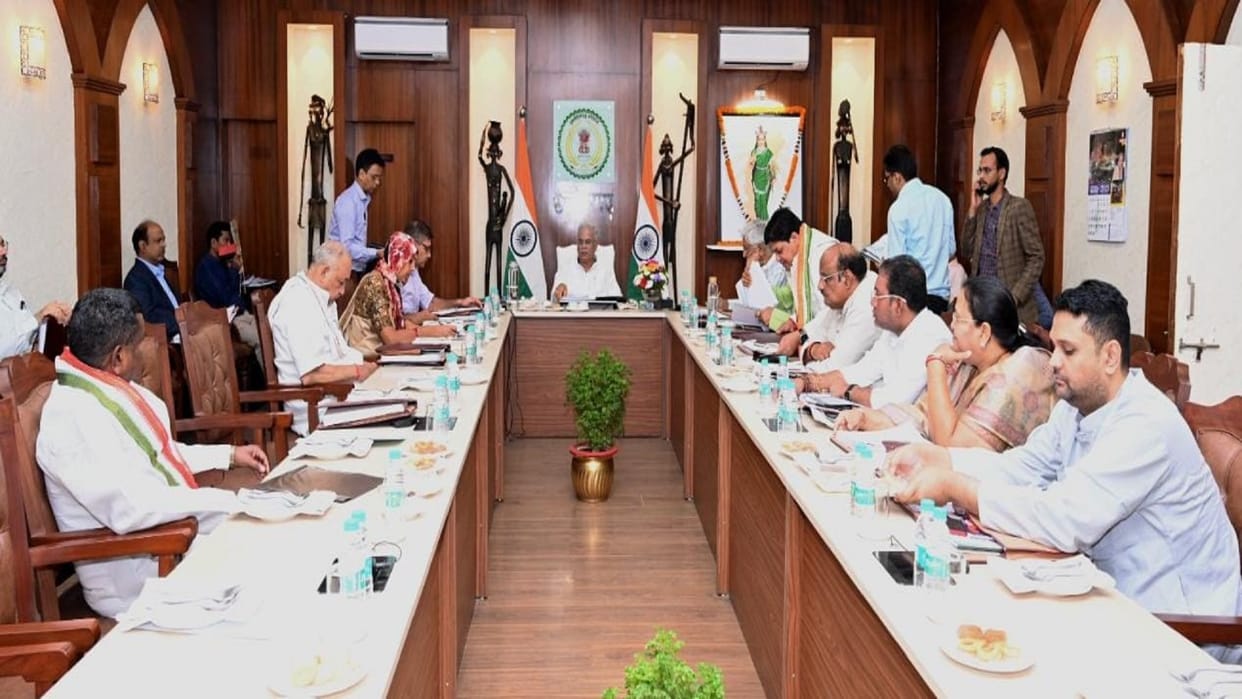 cm Bhupesh baghel took a cabinet meeting in raipur CG