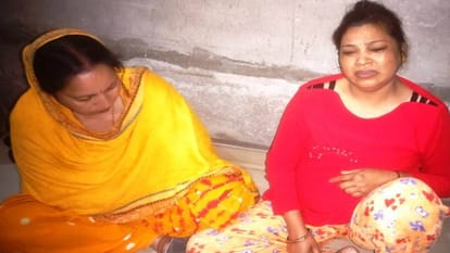 Teacher committed suicide by hanging in Kasganj police is probing case