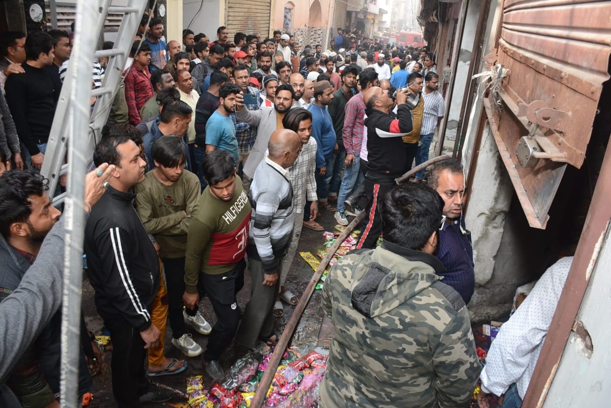 Roorkee Illegal Fireworks factory Run in Population in the guise of selling Gulal