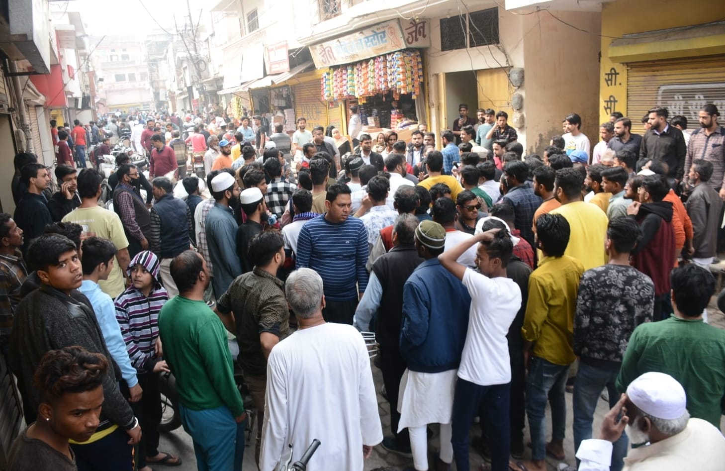Roorkee: explosion in Fireworks factory for 40 minutes family saved their lives by running away
