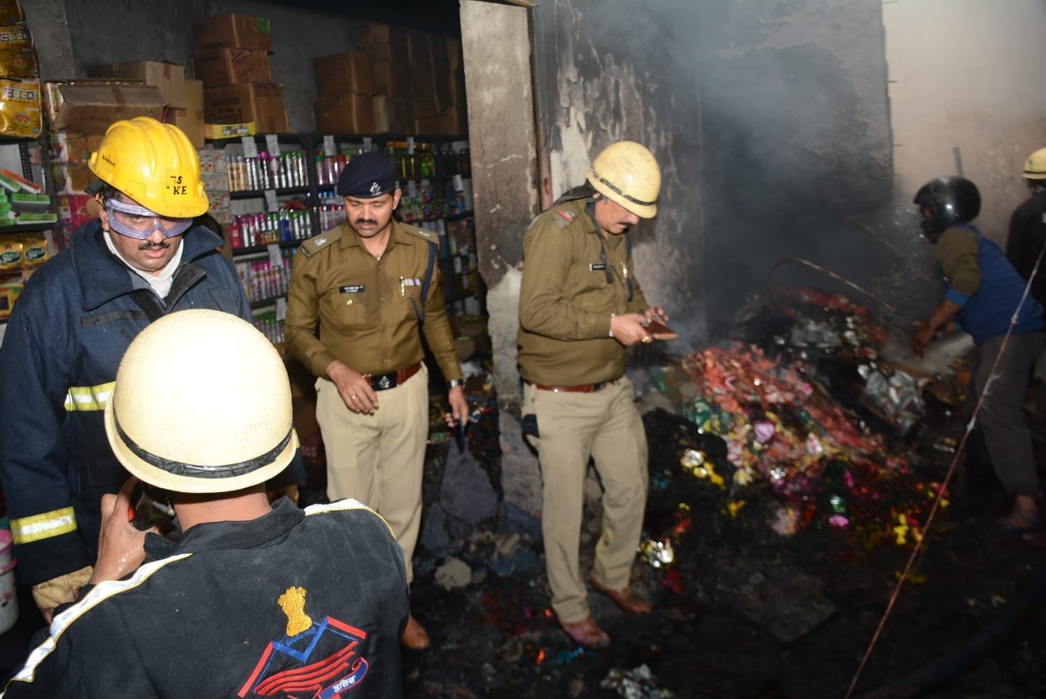 Roorkee Illegal Fireworks factory Run in Population in the guise of selling Gulal