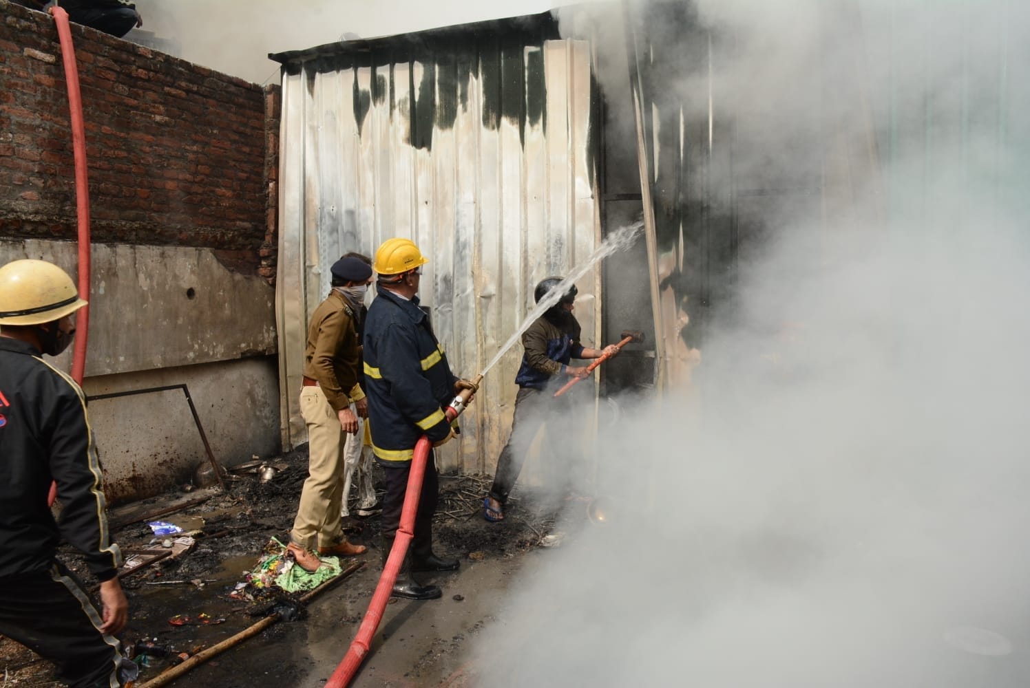Roorkee: fire broke out in Fireworks factory while showing crackers lit to customers