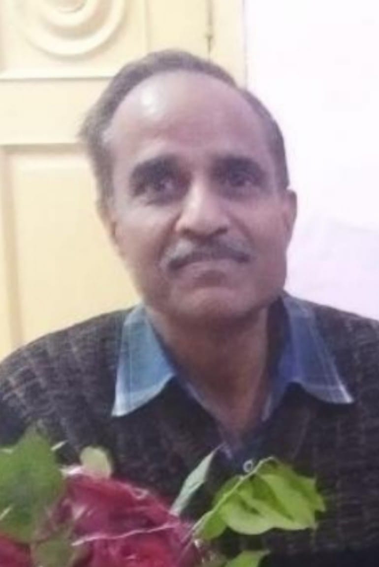 Businessman's health deteriorated while boarding the train, fell and died