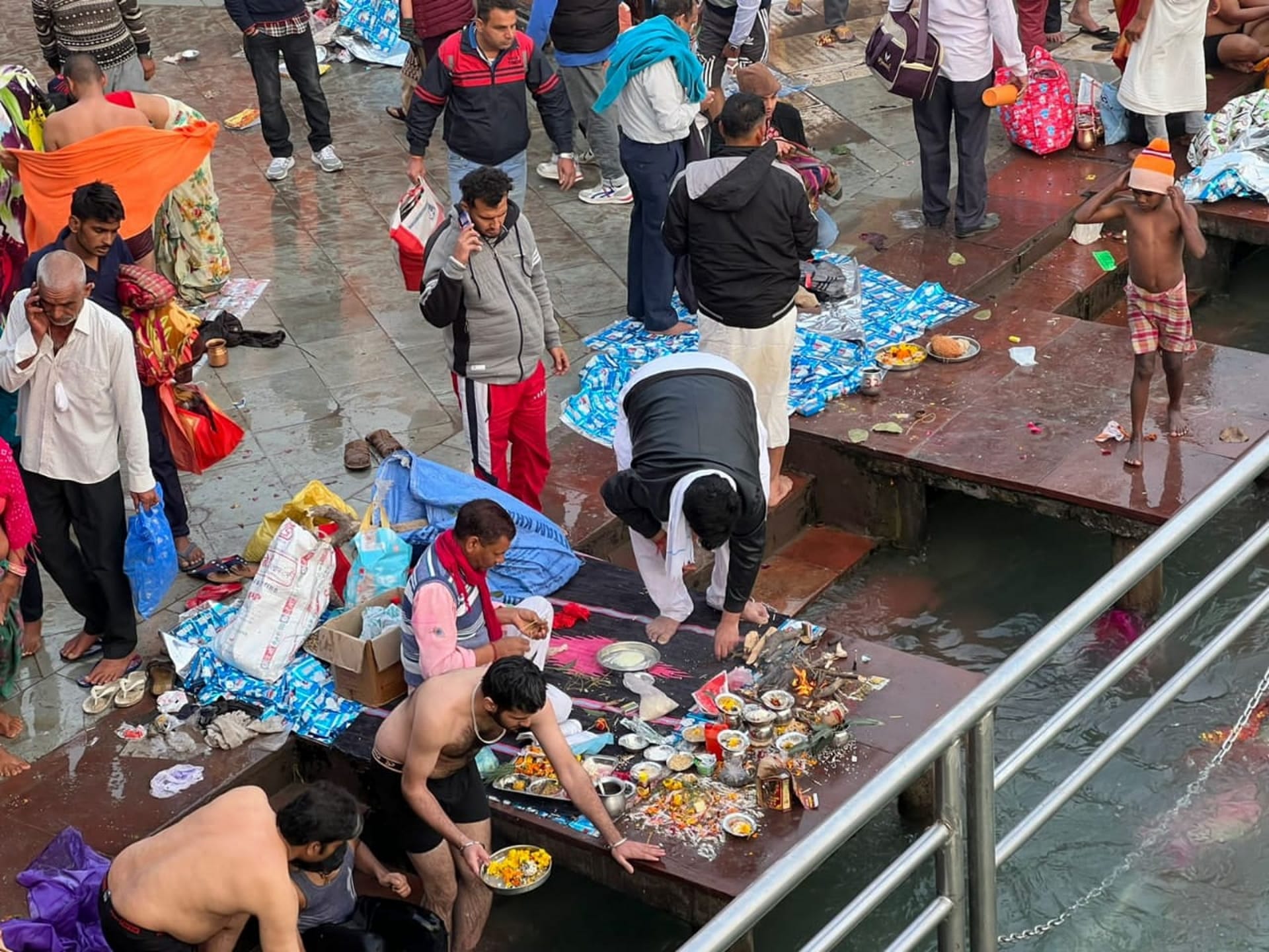 Somvati Amavasya 2023 Snan Haridwar Crowds of devotees gathered at Harki Paidi on Watch Photos