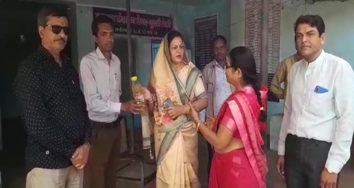 Councilor Maya Rajesh objected to supply of dirty water in Ujjain