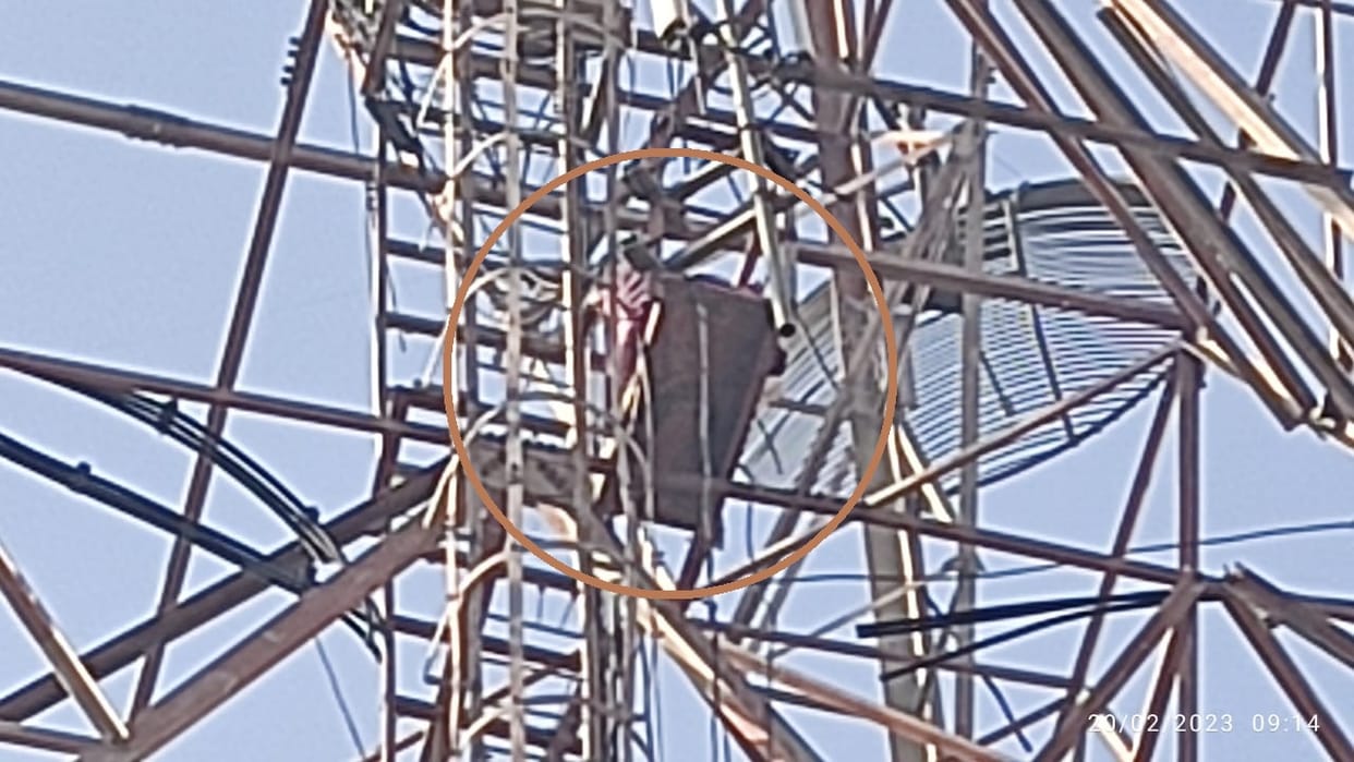 Man climbs BSNL tower again over land dispute in Hisar