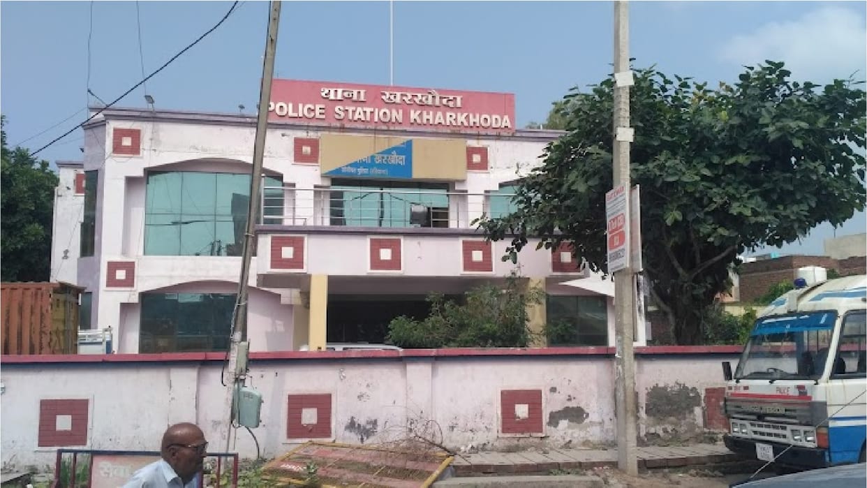 first asked for lift and then looted bike by showing pistol In Sonipat